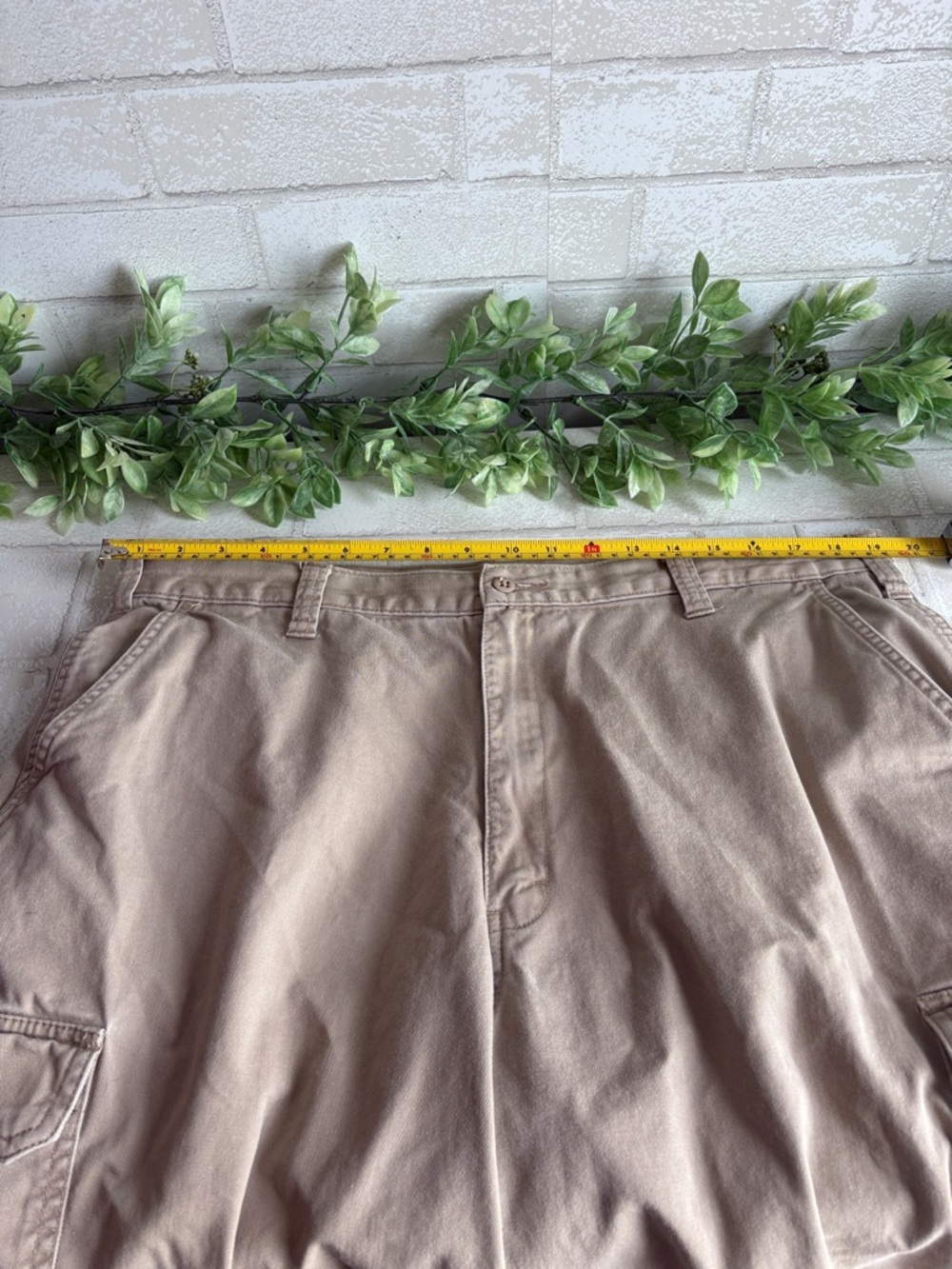 Dickie’s work Tan Cargo Shorts men’s waist 40